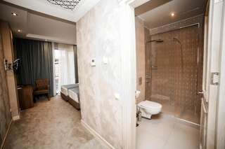 Отель Grand Hotel Mimino Тбилиси Двухместный номер с 2 отдельными кроватями и балконом-1