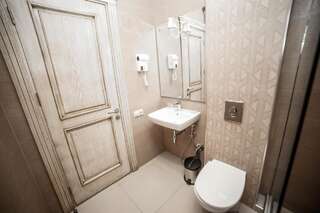 Отель Grand Hotel Mimino Тбилиси Двухместный номер с 2 отдельными кроватями и балконом-4