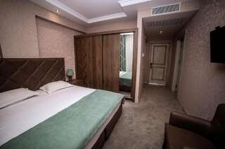 Отель Grand Hotel Mimino Тбилиси Семейный люкс с балконом-2