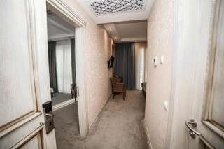 Отель Grand Hotel Mimino Тбилиси Семейный люкс с балконом-3