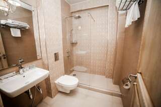 Отель Grand Hotel Mimino Тбилиси Семейный люкс с балконом-7