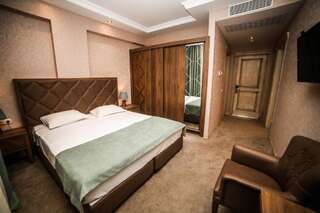 Отель Grand Hotel Mimino Тбилиси Семейный люкс с балконом-8
